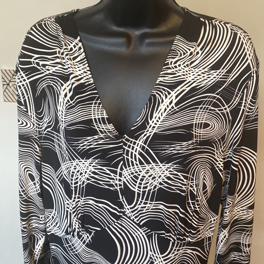 PRE-OWNED WOMEN’S ISADORA COLLECTION, BLACK & WHITE SHEATH DRESS - Picture 4 of 12